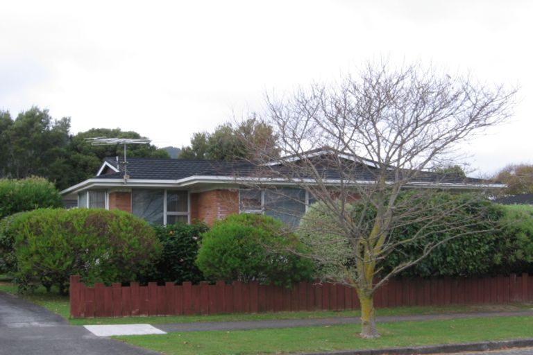 Photo of property in 30a Rewarewa Crescent, Waikanae, 5036