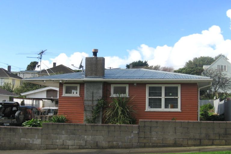 Photo of property in 33 Levant Street, Cannons Creek, Porirua, 5024