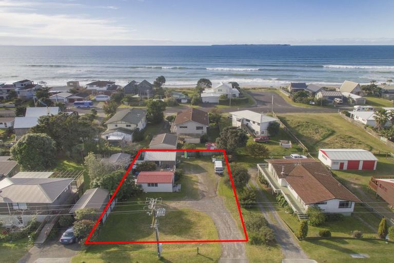 Photo of property in 1127 Papamoa Beach Road, Papamoa Beach, Papamoa, 3118