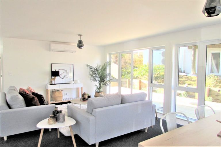 Photo of property in 11a Kowhai Street, Tawa, Wellington, 5028