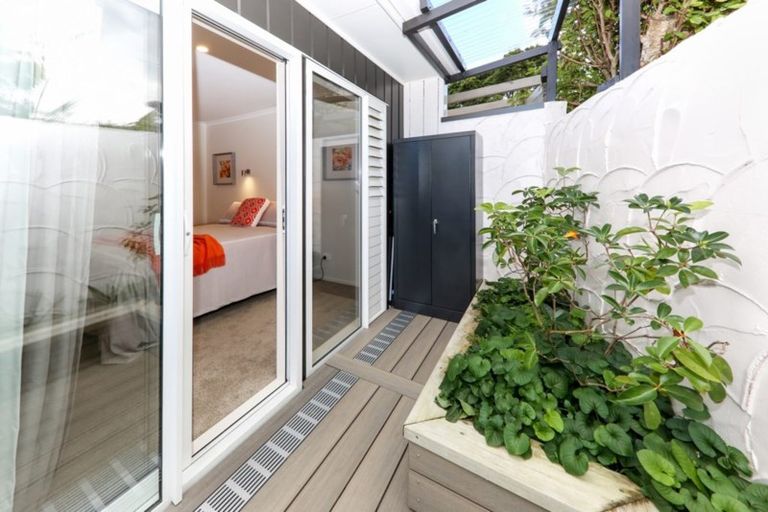 Photo of property in 2/19 Seaview Avenue, Northcote, Auckland, 0627