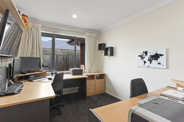 Photo of property in 18 Sycamore Close, Rangiora, 7400