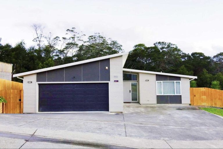 Photo of property in 90 Tiriwa Drive, Massey, Auckland, 0614