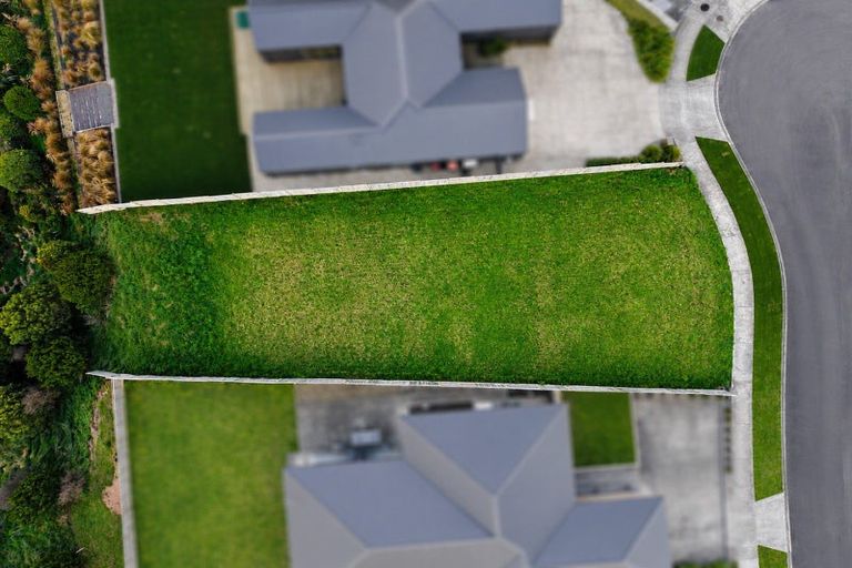 Photo of property in 43 Sardinia Grove, Fitzherbert, Palmerston North, 4410