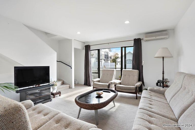 Photo of property in 9/17a Delta Avenue, New Lynn, Auckland, 0600