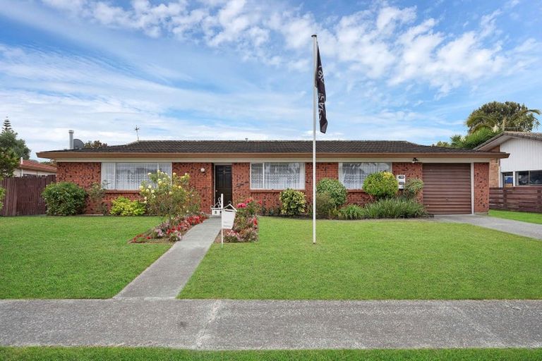 Photo of property in 5 Kirrama Place, Conifer Grove, Takanini, 2112