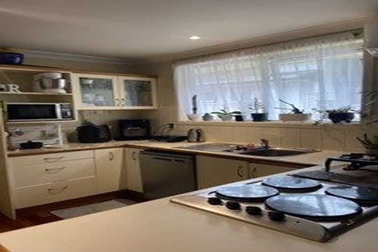 Photo of property in 1/105 Clovelly Road, Bucklands Beach, Auckland, 2012