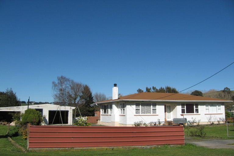 Photo of property in 4 Stewart Street, Hunterville, 4730