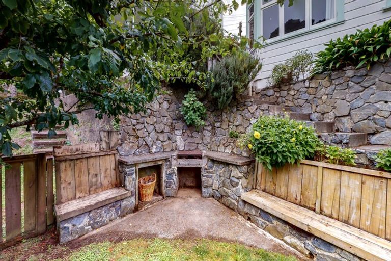 Photo of property in 123 Kelburn Parade, Kelburn, Wellington, 6012