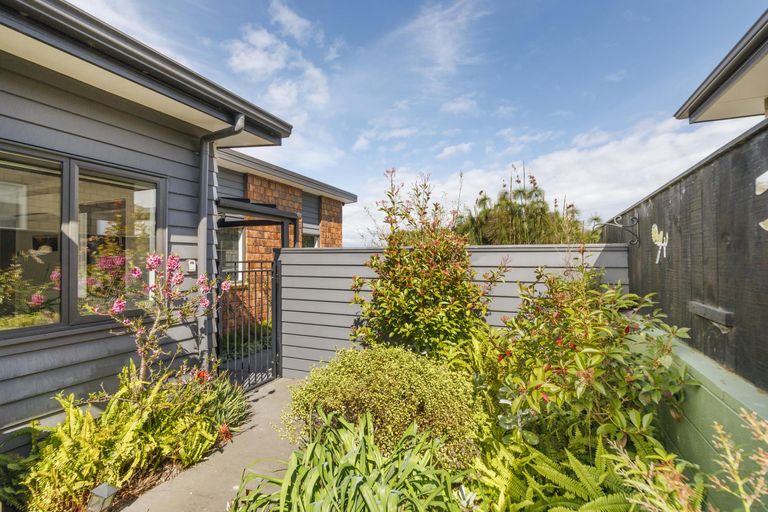 Photo of property in 18 Galea Grove, Kelvin Grove, Palmerston North, 4414