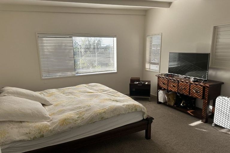 Photo of property in 8a Taumata Road, Castor Bay, Auckland, 0620