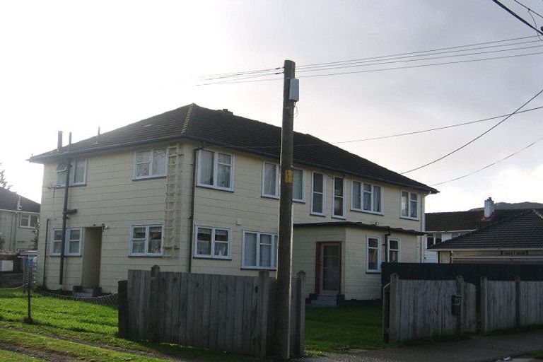 Photo of property in 92 Whites Line East, Waiwhetu, Lower Hutt, 5010