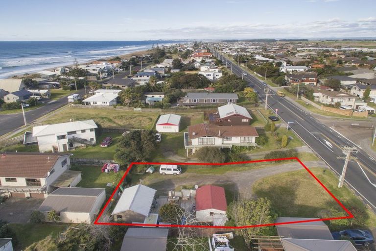 Photo of property in 1127 Papamoa Beach Road, Papamoa Beach, Papamoa, 3118