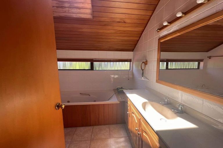 Photo of property in 7 Aotearoa Terrace, Murrays Bay, Auckland, 0630