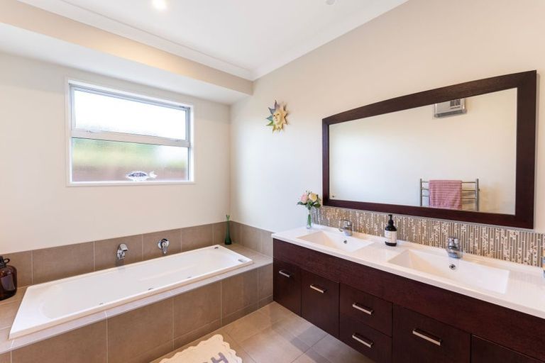 Photo of property in 21 Hyde Place, Halswell, Christchurch, 8025