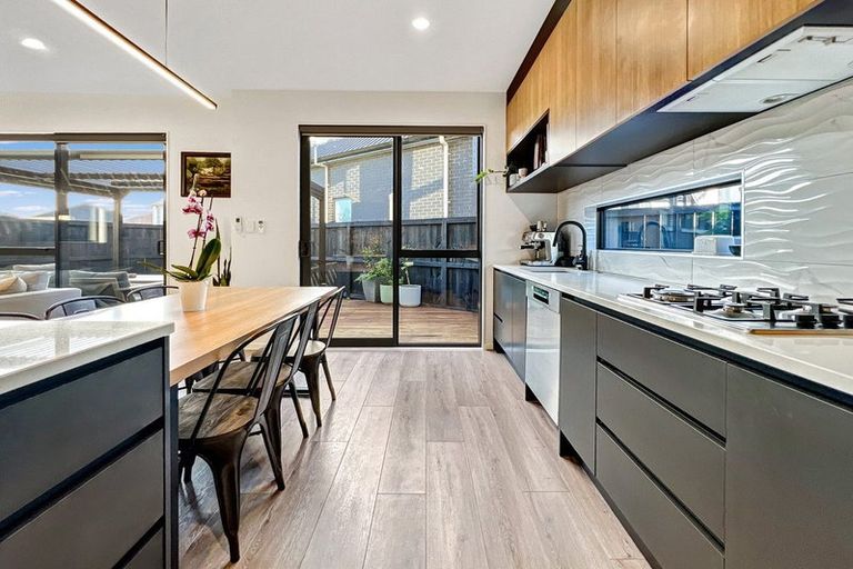 Photo of property in 19 Konoba Avenue, Kumeu, 0810