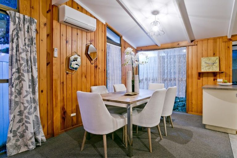Photo of property in 69 Peach Road, Glenfield, Auckland, 0629