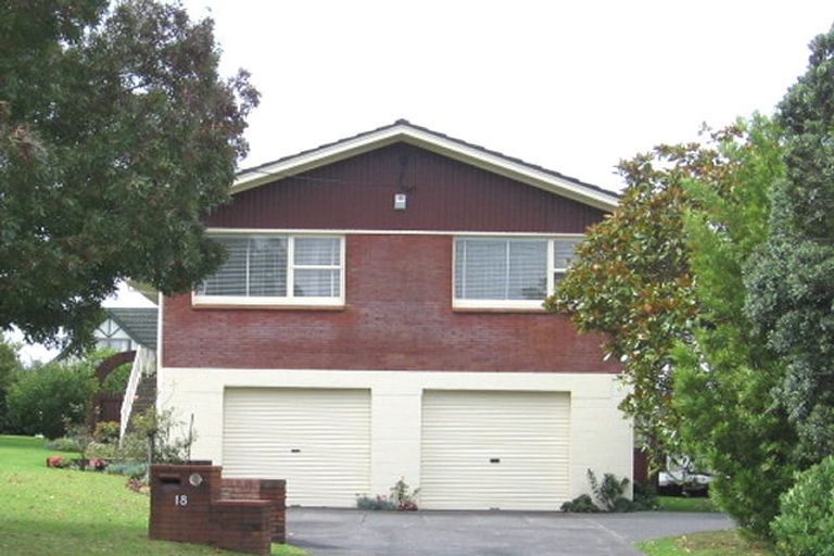 Photo of property in 18 Colwill Road, Massey, Auckland, 0614