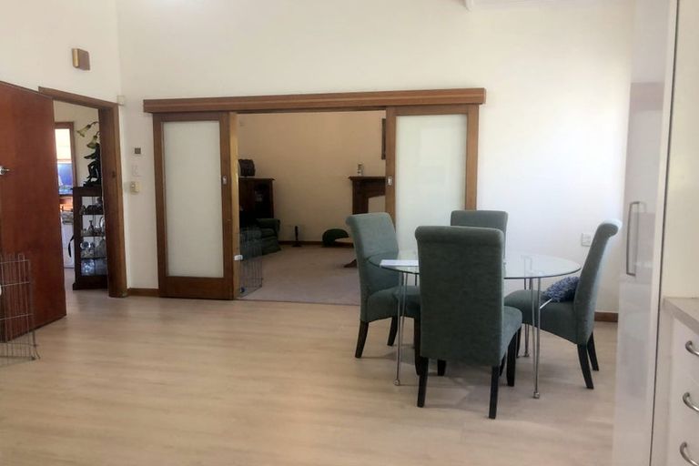 Photo of property in 6 Church Street, Waipawa, 4210