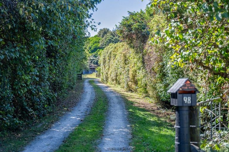 Photo of property in 98 Rahui Road, Otaki, 5512