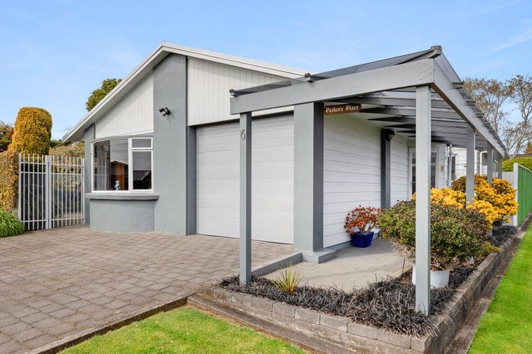 Photo of property in 6 Argyle Place, Highlands Park, New Plymouth, 4312
