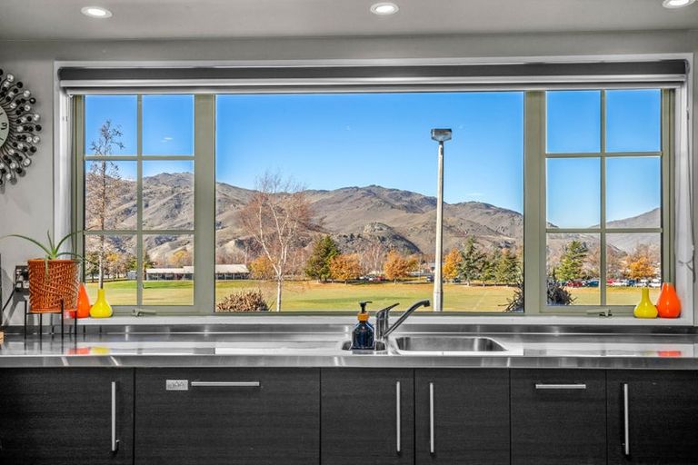 Photo of property in 37 Cairnmuir Crescent, Cromwell, 9310