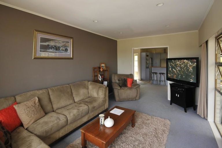 Photo of property in 76 Weatherly Road, Torbay, Auckland, 0630