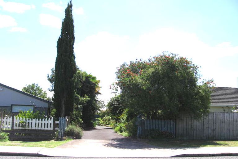 Photo of property in 2/231 Eskdale Road, Birkenhead, Auckland, 0626