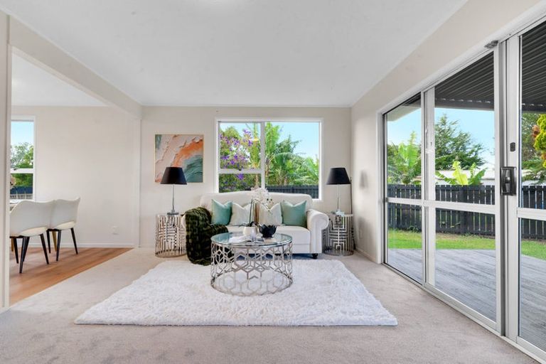 Photo of property in 54 Pukeroa Place, Papakura, 2110