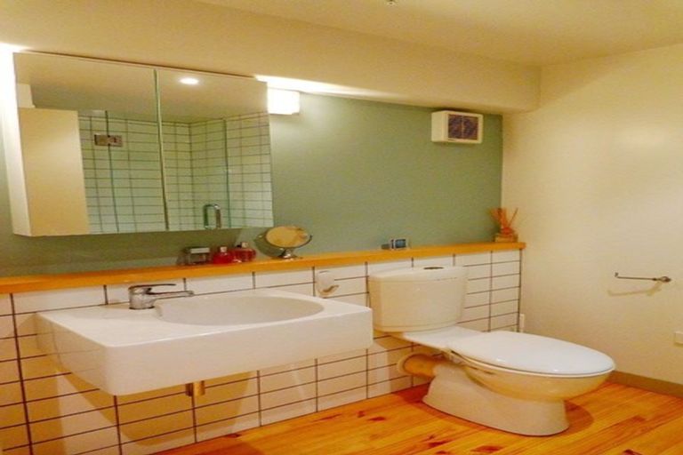 Photo of property in Stadium Garden Flats, 118/107 Thorndon Quay, Pipitea, Wellington, 6011