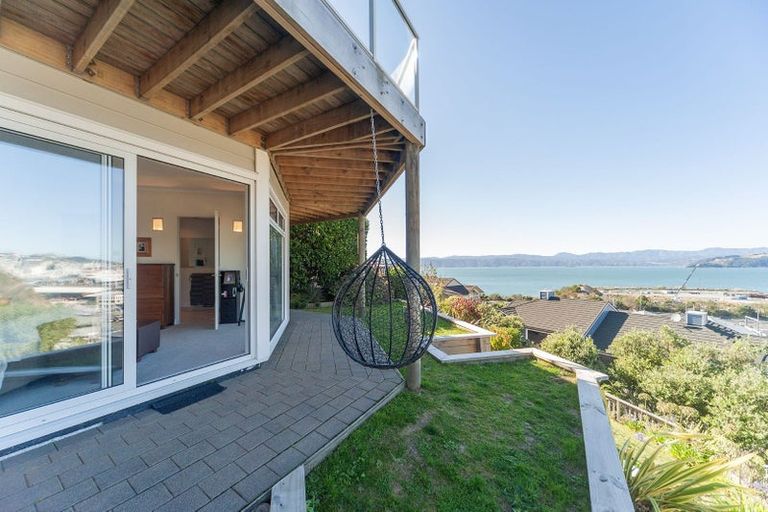 Photo of property in 11 Curnow Way, Kaiwharawhara, Wellington, 6035