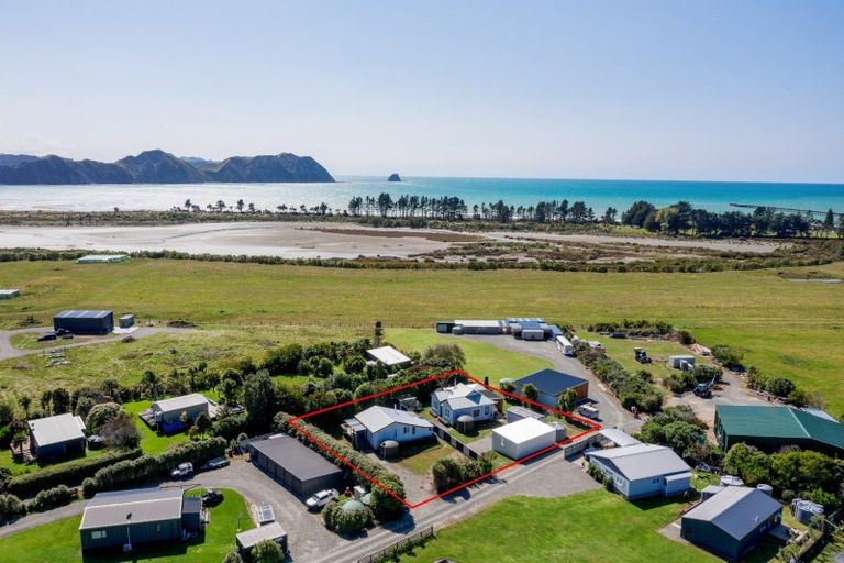 Photo of property in 22a Rangiuia Road, Tolaga Bay, 4077