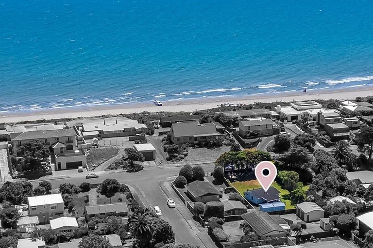 Photo of property in 116 Tutere Street, Waikanae Beach, Waikanae, 5036