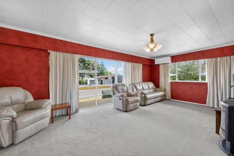 Photo of property in 1 Colonial Place, Kelvin Grove, Palmerston North, 4414