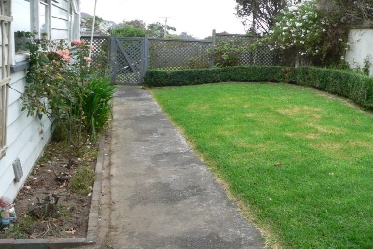 Photo of property in 36 Ngatitoa Street, Tawa, Wellington, 5028