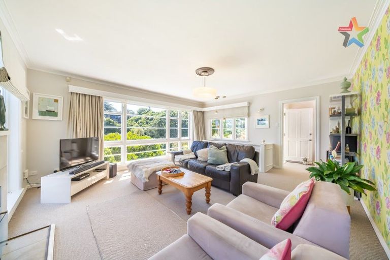 Photo of property in 30 Korokoro Road, Korokoro, Lower Hutt, 5012