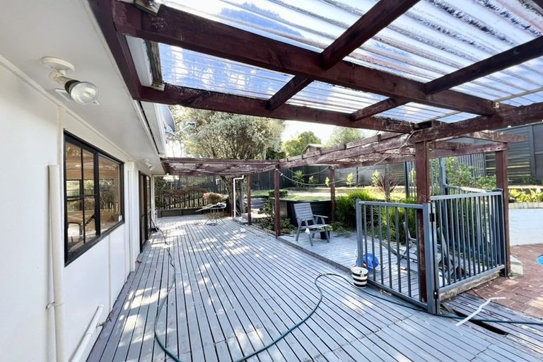 Photo of property in 31 John Downs Drive, Browns Bay, Auckland, 0630