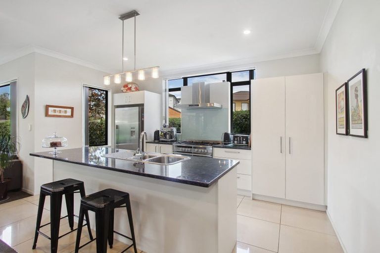 Photo of property in 22 Midhurst Avenue, Henderson, Auckland, 0612