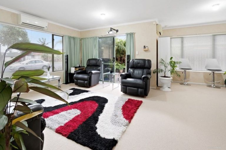 Photo of property in 70 Armoy Drive, East Tamaki, Auckland, 2016