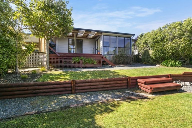 Photo of property in 5 Waipounamu Drive, Kelson, Lower Hutt, 5010