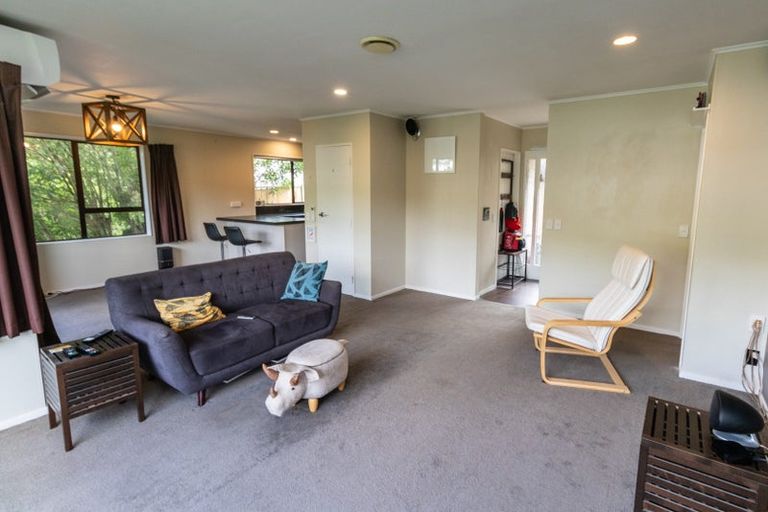 Photo of property in 6 Debra Way, Karori, Wellington, 6012