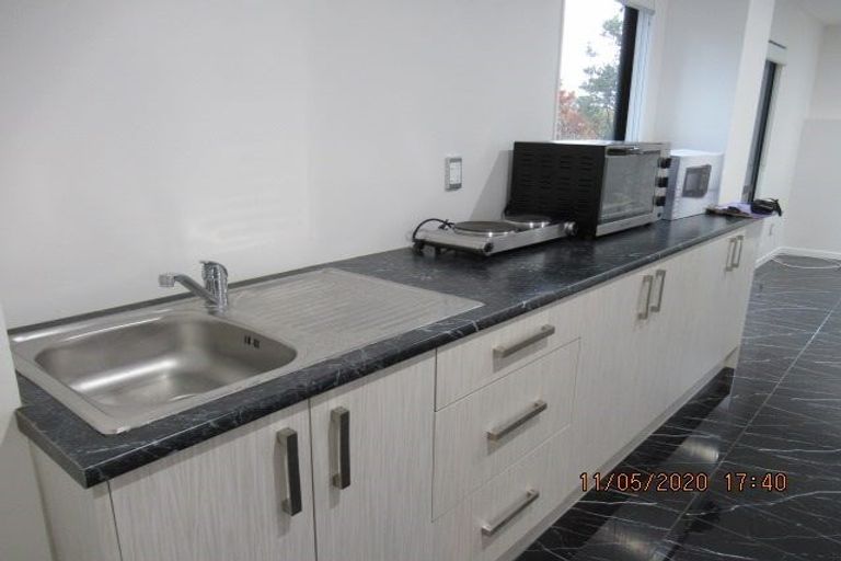 Photo of property in 5 Fernhaven Place, Massey, Auckland, 0614