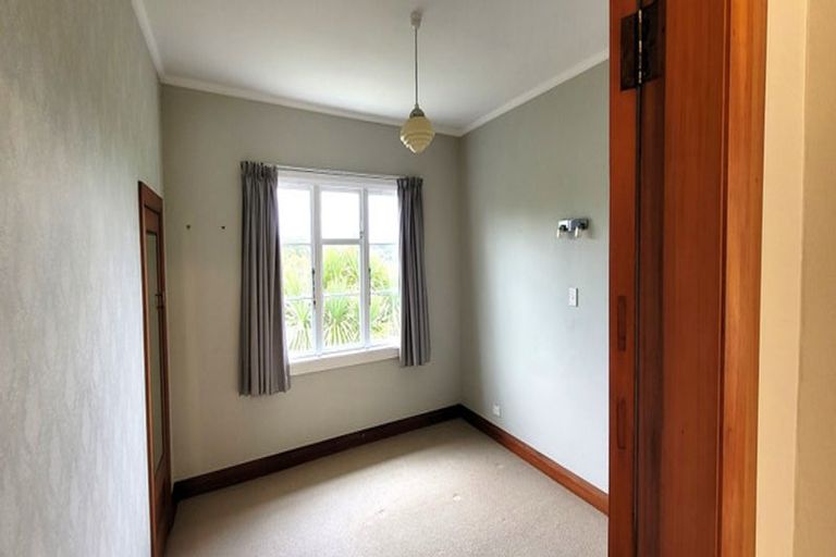 Photo of property in 32 Victoria Road, New Plymouth, 4310