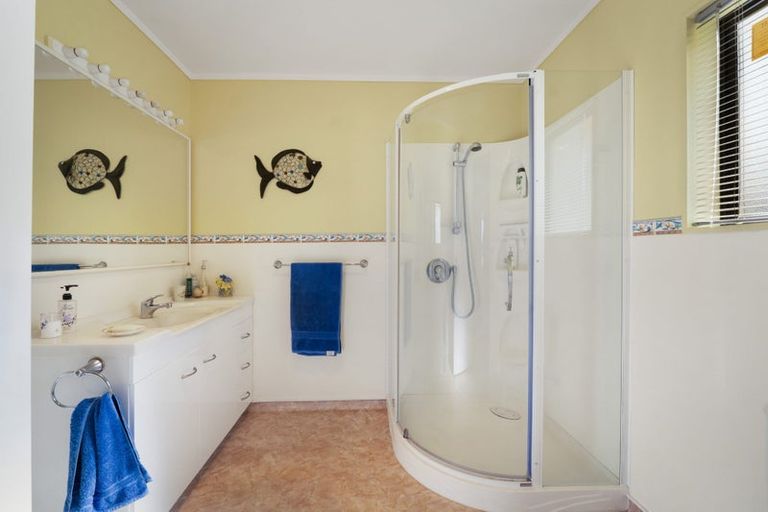 Photo of property in 16 Pohutukawa Drive, Athenree, Katikati, 3177