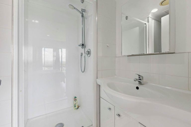 Photo of property in The Rennaissance, 13h/18 Ronwood Avenue, Manukau, Auckland, 2104