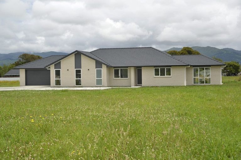 Photo of property in 21a Madison Street, Carterton, 5713