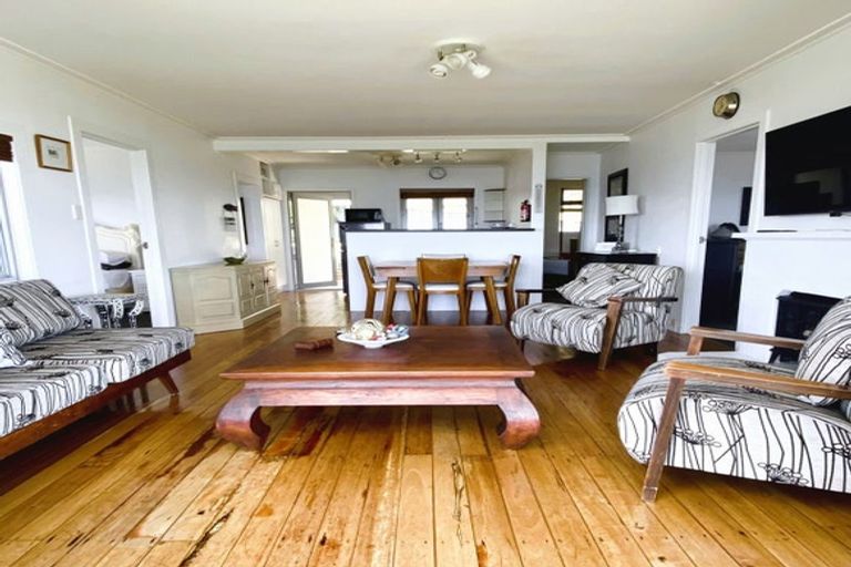 Photo of property in 45 Seaview Road, Cable Bay, 0420