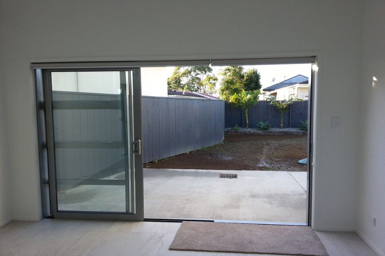 Photo of property in 36 Caribbean Drive, Unsworth Heights, Auckland, 0632