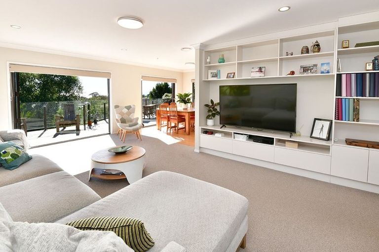 Photo of property in 36 Surf Road, Stanmore Bay, Whangaparaoa, 0932