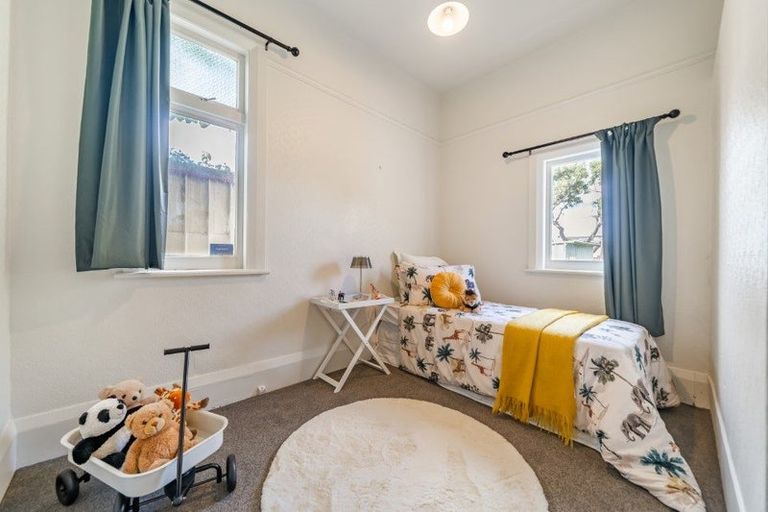 Photo of property in 8 Roxburgh Grove, Petone, Lower Hutt, 5012